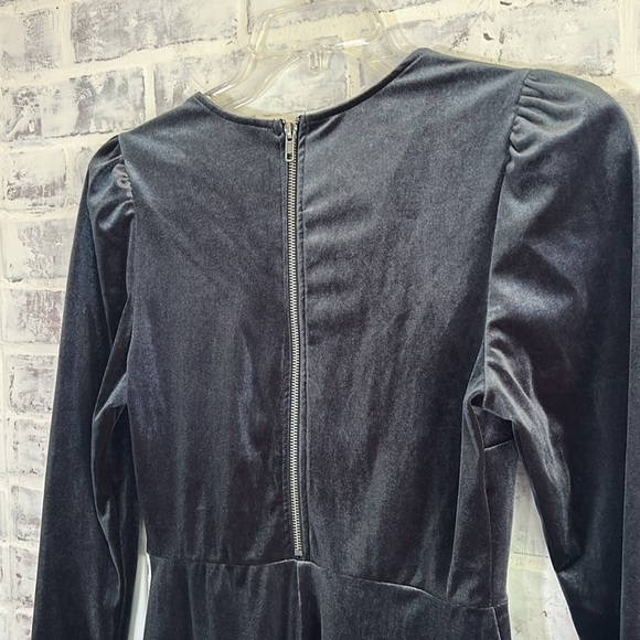 NWT Wild Fable Gray Long Sleeve Soft Velvet Mini Dress V Neck Holiday Womens Sm - Picture 9 of 11